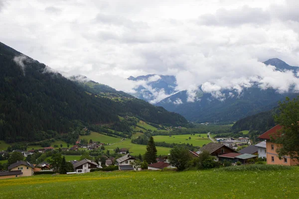 Θέα Της Κοιλάδας Στο Gailltal Alps Μια Συννεφιασμένη Ημέρα Αυστρία — Φωτογραφία Αρχείου
