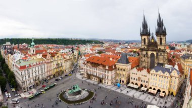 Prag 'daki ünlü meydanın havadan görünüşü