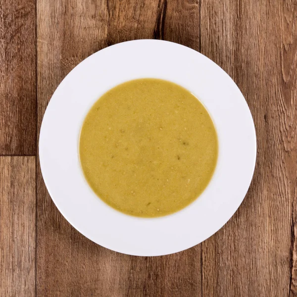 Овочевий суп на дерев'яному столі — стокове фото