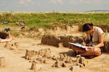 Arkeolojik araçları, site, el ve araç üzerinde çalışma arkeolog.