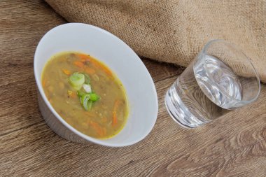 Havuç bir tablo ile mercimek çorbası