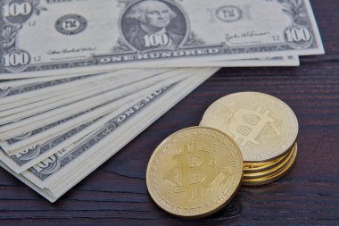 Doları banknot ve Bitcoins bir tablo
