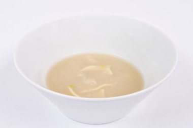 Karnabahar çorbası erişte bir beyaz ile