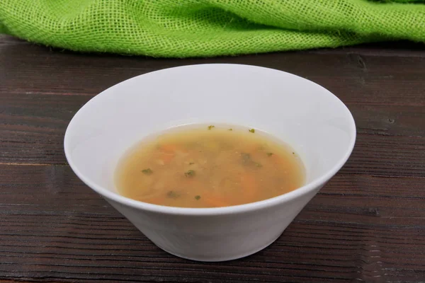 Sopa de legumes miso saborosa em uma mesa — Fotografia de Stock