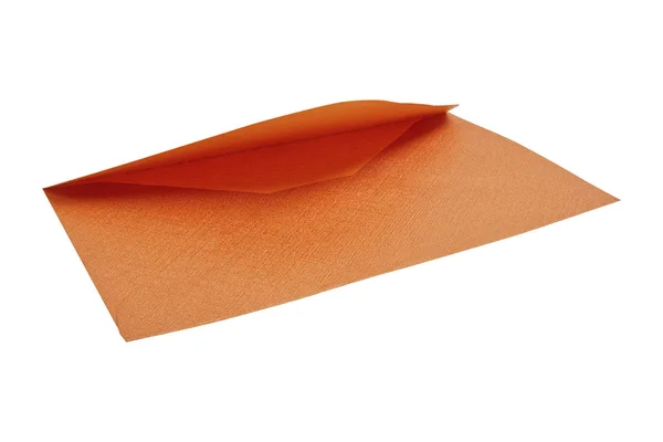 Envelope laranja sobre um fundo branco — Fotografia de Stock