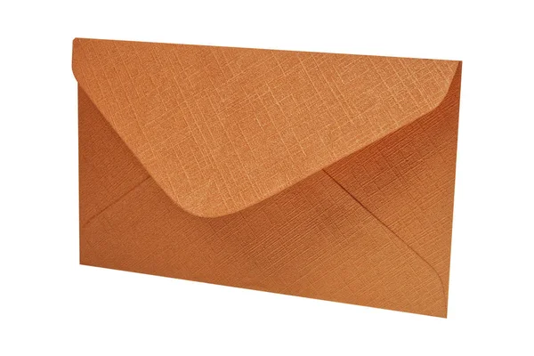 Oranssi kirjekuori valkoisella taustalla — kuvapankkivalokuva