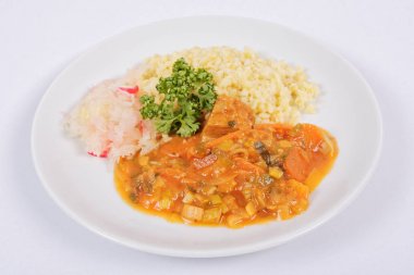 Seitan gulaş bulgur bir beyaz ile