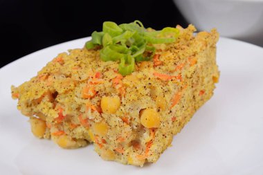 Polenta haşhaş ve sebze bir siyah ile