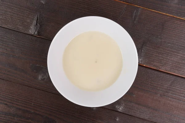 Supă albă de usturoi pe o masă — Fotografie, imagine de stoc