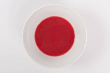 Pancar çorbası şarap bir tablo ile