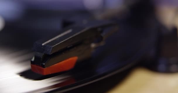 Stylet sur disque vinyle filant — Video
