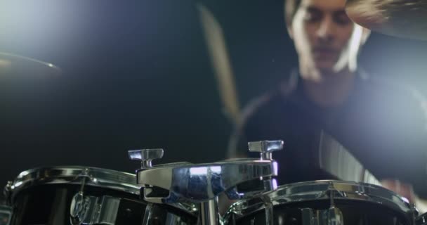 Drummer drumstel — Stockvideo