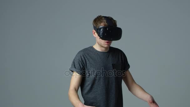 Man Wearing Virtual Reality Headset — Stock Video