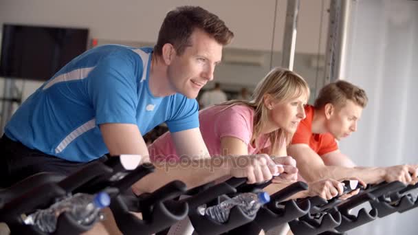 Spinning class on exercise bikes — Stock Video