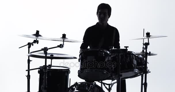 Baterista tocando tambor solo — Vídeo de Stock