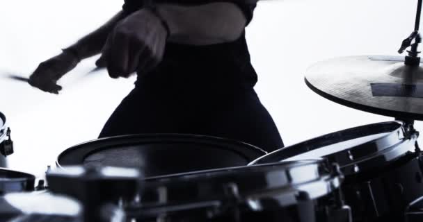 Барабанщик грати соло на ударних — стокове відео