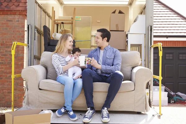 Familie home verplaatsen — Stockfoto