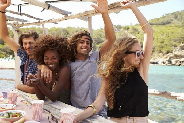 Friends having fun by the sea — Stock Photo, Image