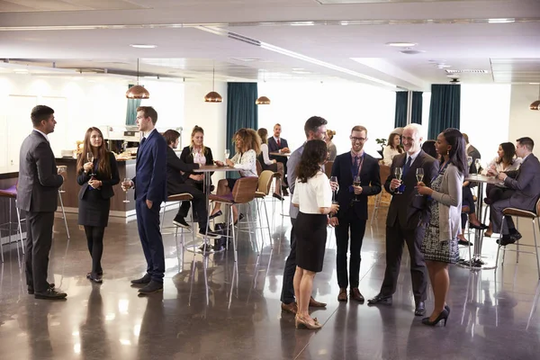 Afgevaardigden communiceren op conferentie — Stockfoto