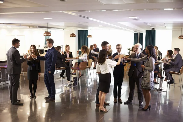 Afgevaardigden communiceren op conferentie — Stockfoto