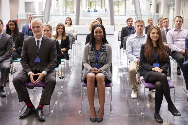 Audiência na apresentação da conferência — Fotografia de Stock