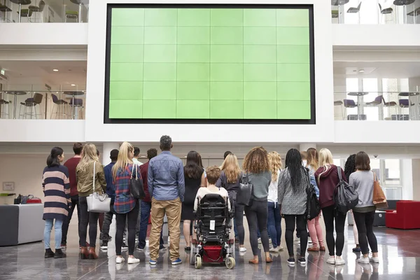 Students looking up at a big screen — Stock Photo, Image