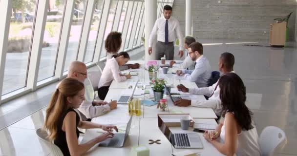 Homme d'affaires leader réunion — Video