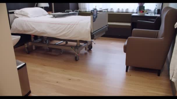 Pusty pokój pacjenta w szpitalu — Wideo stockowe