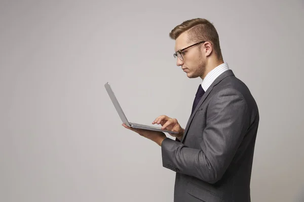 Businessman Using Laptop — Stock Photo, Image
