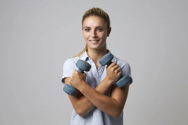 Kvindelige Sports Coach Holding Vægt - Stock-foto