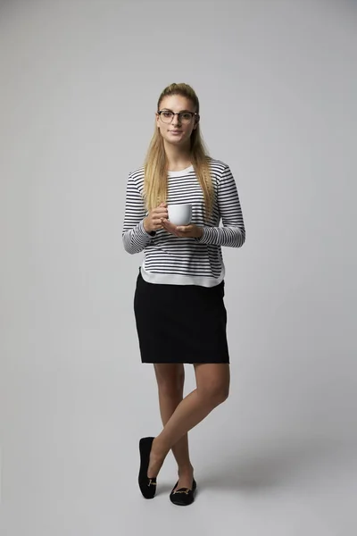 Young Businesswoman Drinking Coffee — Stock Photo, Image