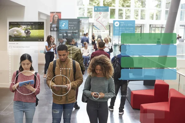 Mensen gebruik van sociale Media — Stockfoto