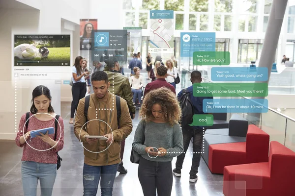 Sosyal medya kullanarak Millennials — Stok fotoğraf