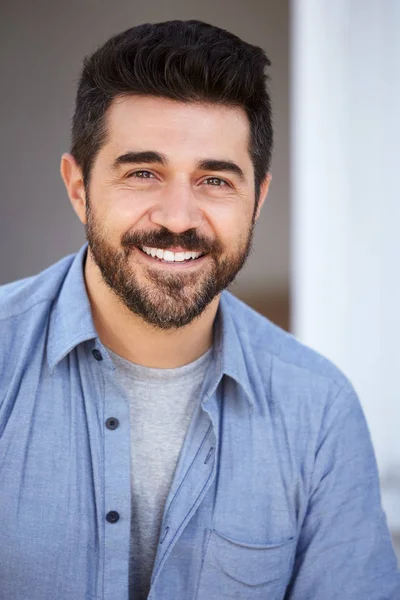 Sonriendo hombre maduro — Foto de Stock