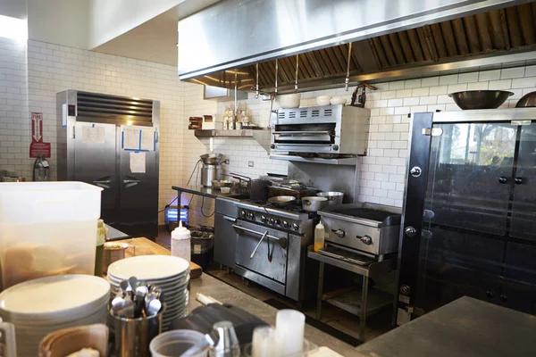 Empty kitchen in restaurant — Stock Photo, Image