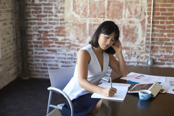 Businesswoman Making Notes against tablet — Stock Photo, Image