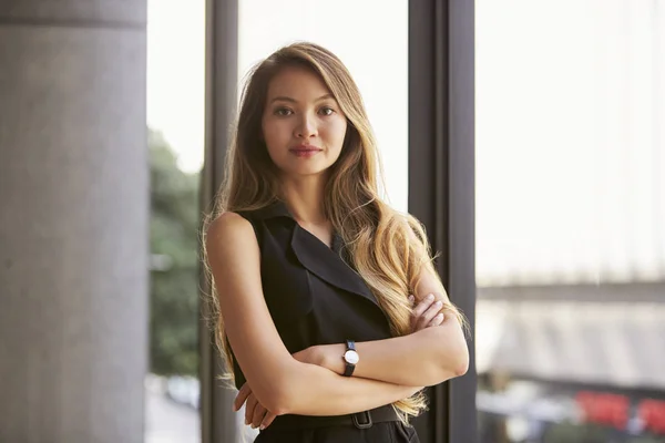 Businesswoman looking at camera — Stock Photo, Image