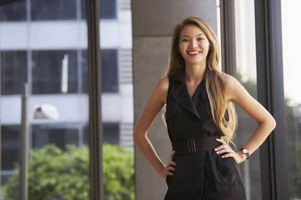 Businesswoman looking at camera — Stock Photo, Image