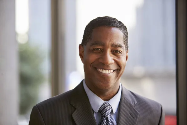 Businessman smiling at camera — Stock Photo, Image