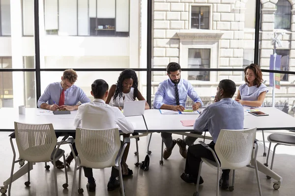 Equipe e gerente em reunião — Fotografia de Stock