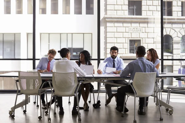 Team en manager in vergadering — Stockfoto