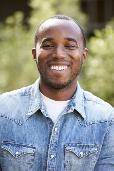 Retrato del hombre afroamericano — Foto de Stock