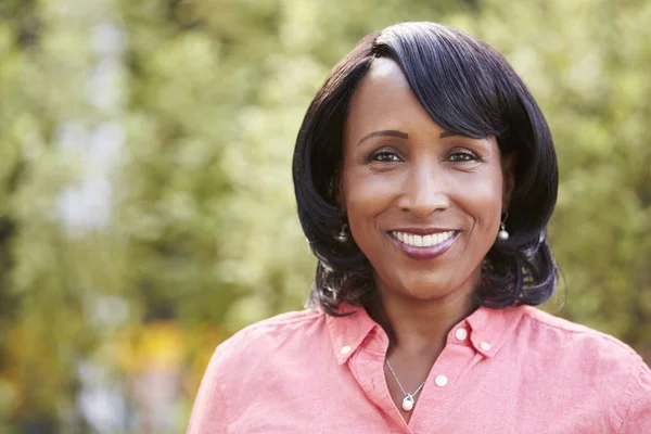 Mujer afroamericana mayor — Foto de Stock