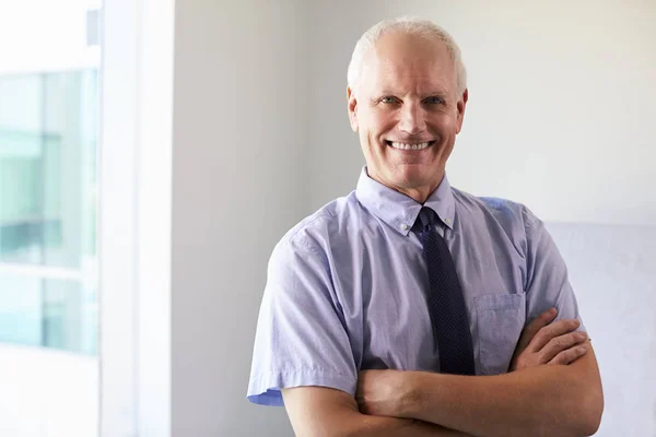 Male doctor in exam room — Stock Photo, Image