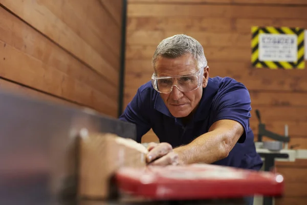 Carpenter Using Plane — Stock Photo, Image