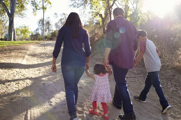 Family walking on rural path — Stock Photo, Image