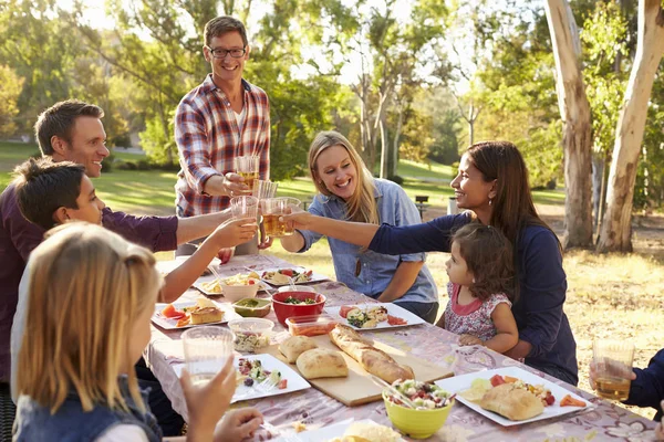 Two families making toast — Stock Photo, Image