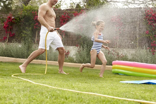 Father Spraying Daughter — Stock Photo, Image