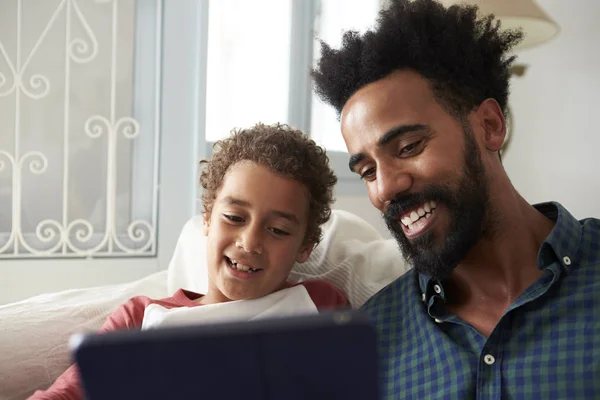 Father And Son looking at Tablet — Stock Photo, Image