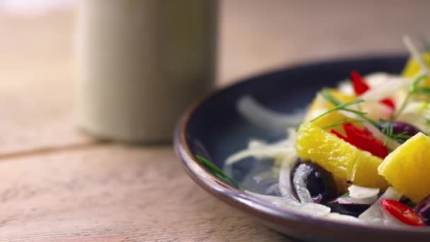 Shaved fennel and orange salad — Stock Video